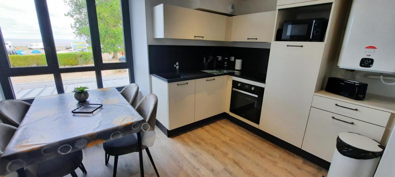 Les Appartements De La B Saint-Benoît-des-Ondes Exteriör bild