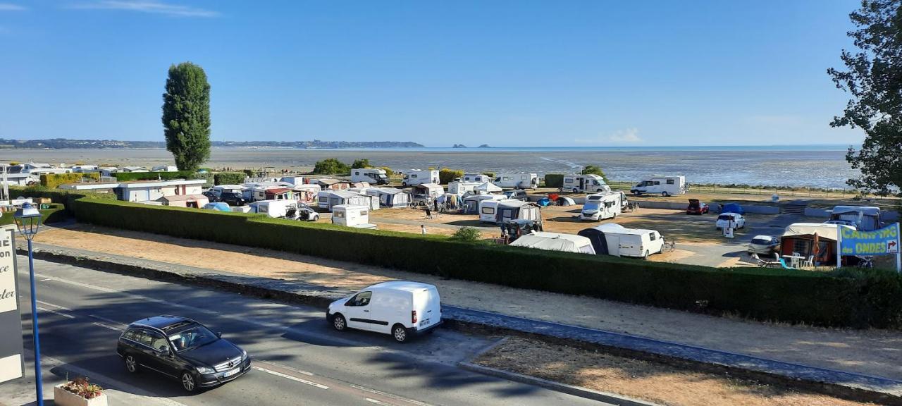 Les Appartements De La B Saint-Benoît-des-Ondes Exteriör bild
